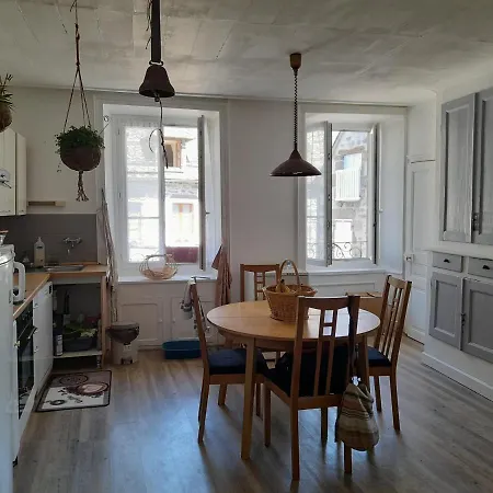 Le De Fifi . Au Cœur De La Cité Médiéval.